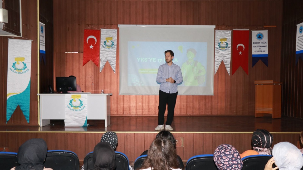 Üniversite Hazırlık Öğrencilerimize Yönelik YKS Semineri Gerçekleştirildi. 